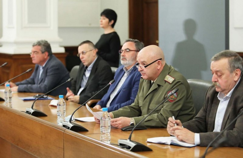 НА ЖИВО: Още двама души са починали от COVID-19 у нас