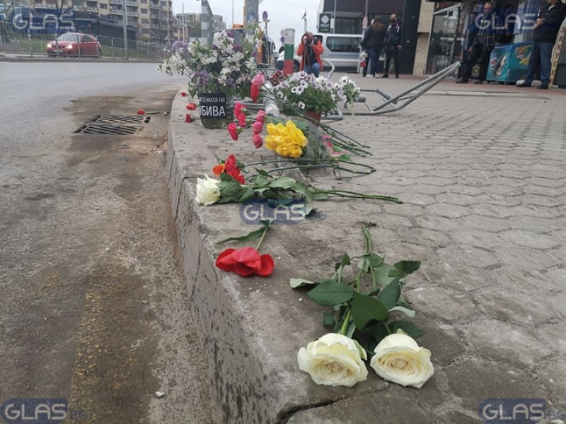 Според очевидец Милен Цветков е изминал 20 метра и седнал на тротоар