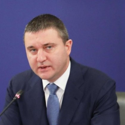 Ще бъдат подпомогнати и хората с орязани заплати