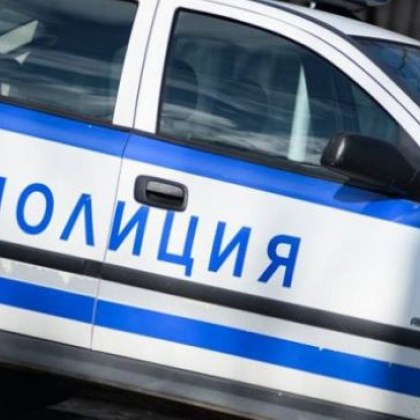 Бяга от карантина, кара кола пиян... и блъска патрулка!