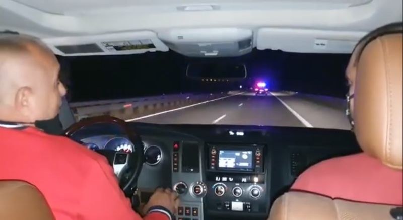 Борисов слуша КОРОНА ЧАО, шпори в тъмното и се забавлява ВИДЕО