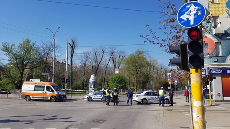 Полиция блокира столичен булевард! Има и линейка