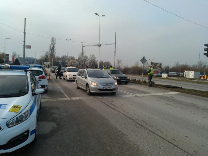 Шофьор псува и бяга от полицаи в Пловдив на КПП