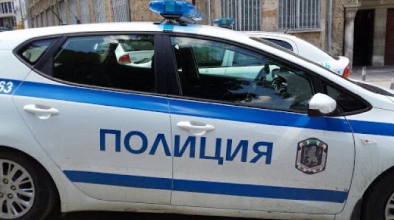 Заснеха полицай без маска в новото огнище в Пловдивско! СНИМКА