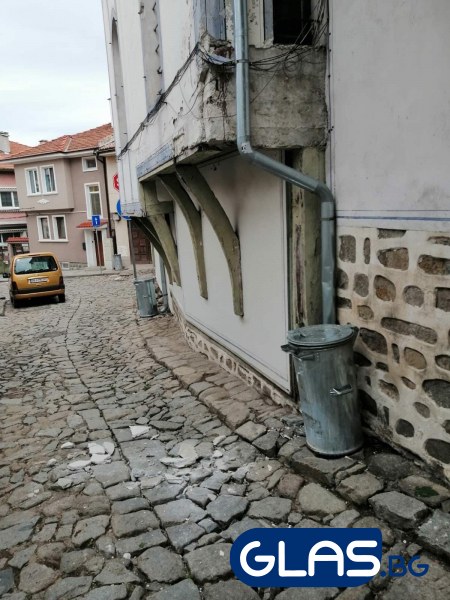 Над 50 вторични труса в Пловдивско, има щети в Стария Пловдив