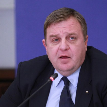 Няма да има спиране на модернизацията на армията
