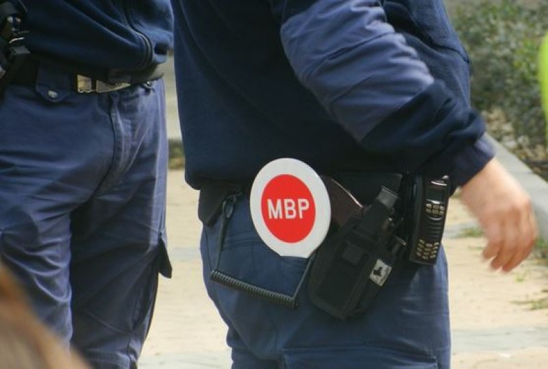 Мотоциклетист не спря на стоп палка, издирват го