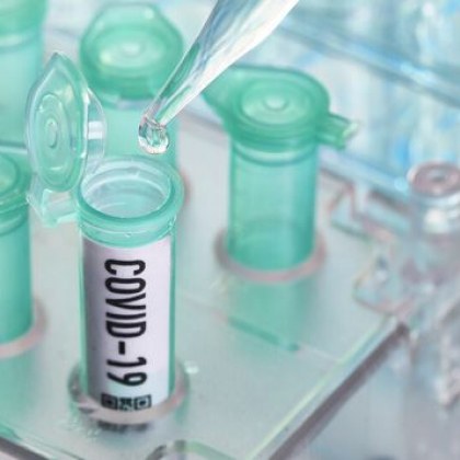 Всеки, който не се е срещнал с COVID-19 и няма имунитет, ще боледува