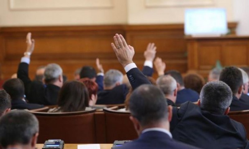 Депутатите се събраха извънредно! Ето какво решиха
