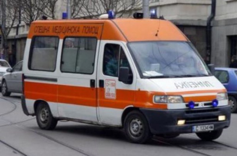 Кола блъсна и уби мъж на пешеходна пътека