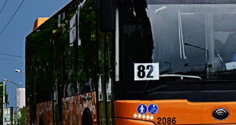 Мъж издъхна в автобус! Разбраха го на последна спирка...