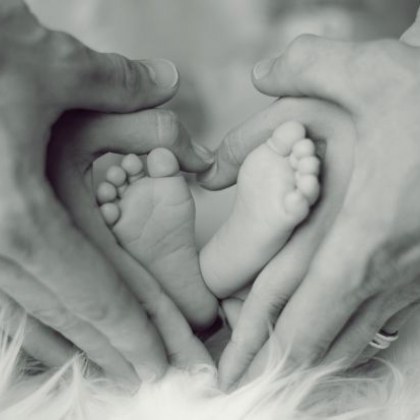 20-годишна жена роди момченце, след три седмици се появиха и... близнаци ВИДЕО