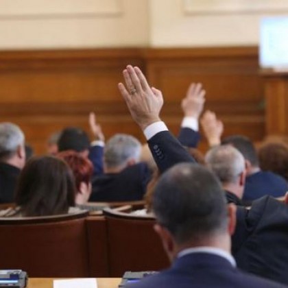 Депутатите се събраха извънредно! Ето какво решиха