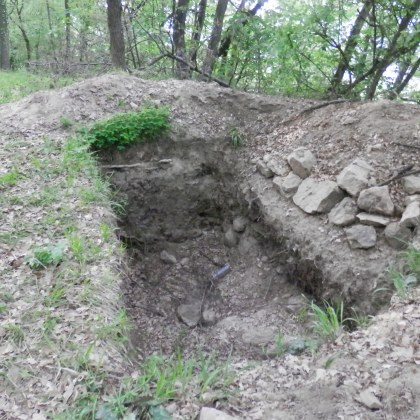 Спипаха двама иманяри, копали незаконно край Пазарджик СНИМКИ