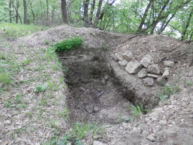 Спипаха двама иманяри, копали незаконно край Пазарджик СНИМКИ