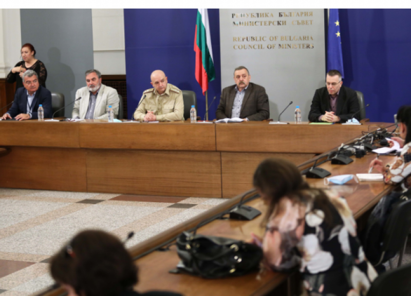 Щабът предложил два варианта, при които ще се върнат строгите мерки у нас