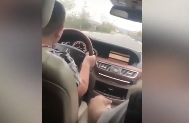 Ромски барон учи 9-годишния си син да шофира в Пловдивско