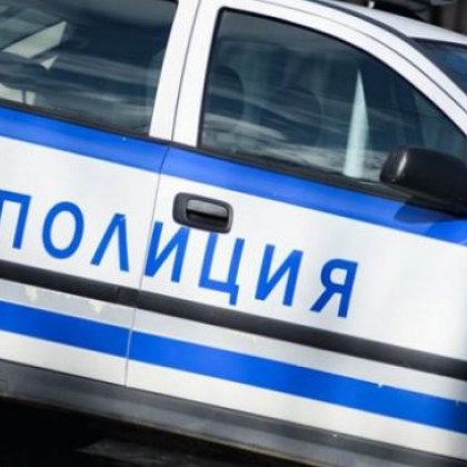 Шофьорка на наркотици се заби в къща и стълб, двама пострадаха