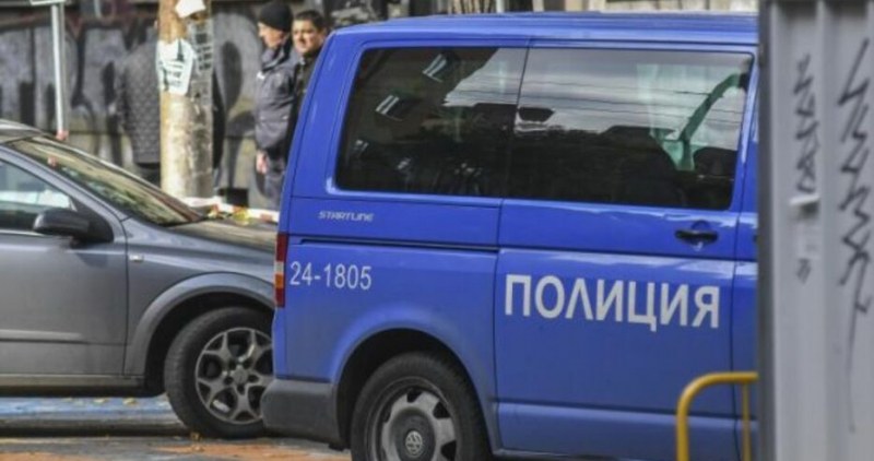Срязаха покрива на магазин, за да задигнат 500 лева