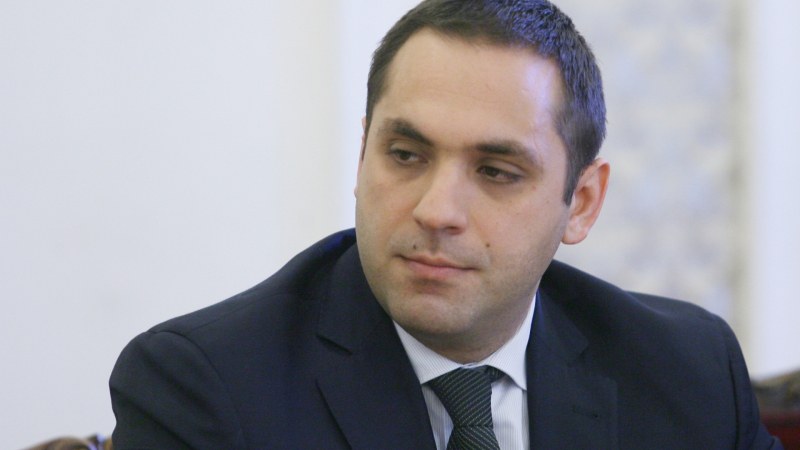 Караниколов с подробни данни за трудностите в икономиката по време на пандемия