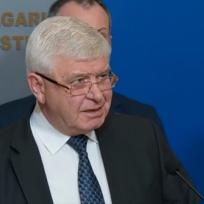 Колко души умират в България за първите 4 месеца в последните 4 години?