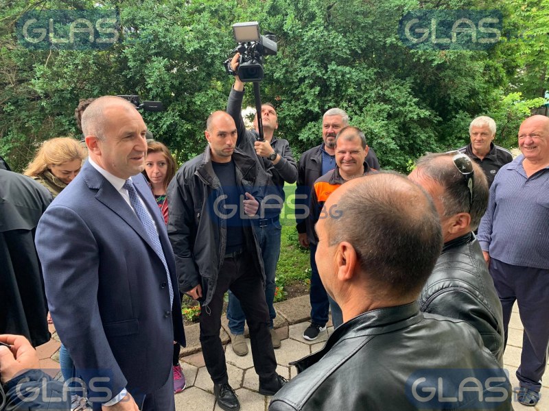 Президентът Радев пристигна в Садово  СНИМКИ