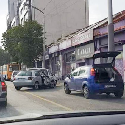 Верижна катастрофа с тролей е станала в столицата СНИМКИ