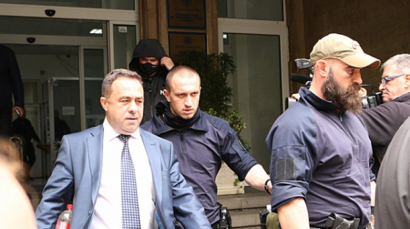 Зам.-министър Живков и останалите петима остават в ареста