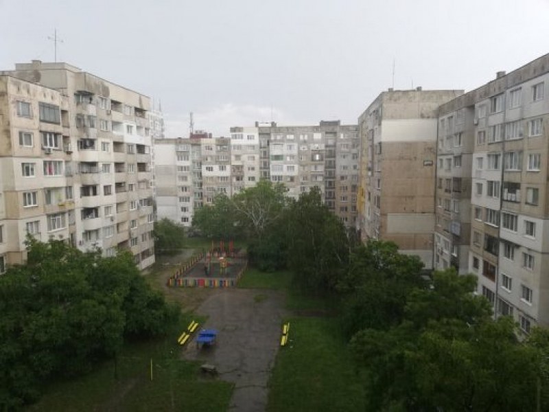 Пороен дъжд над София и региона