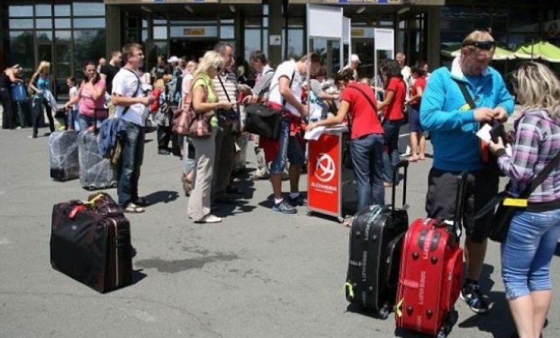 България приема туристи без поставяне на карантина от тези страни