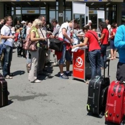 България приема туристи без поставяне на карантина от тези страни