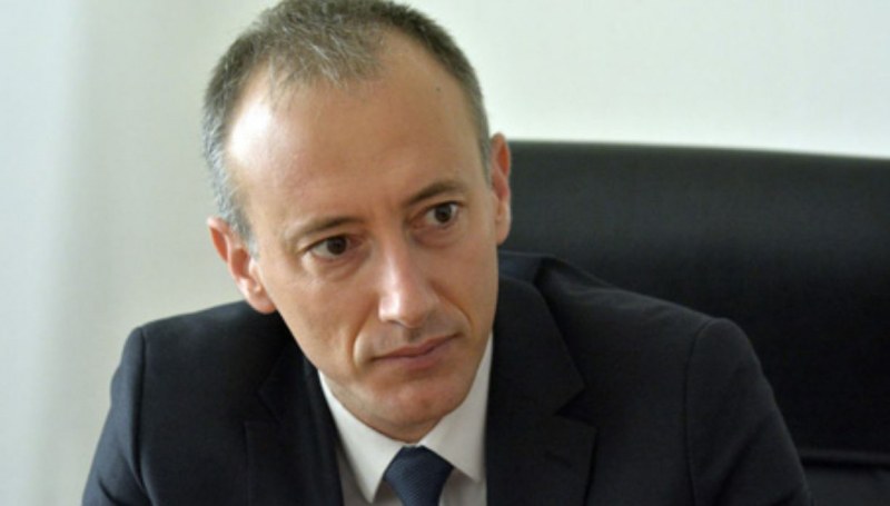 Министър Вълчев обмисля изграждането на класни стаи на открито