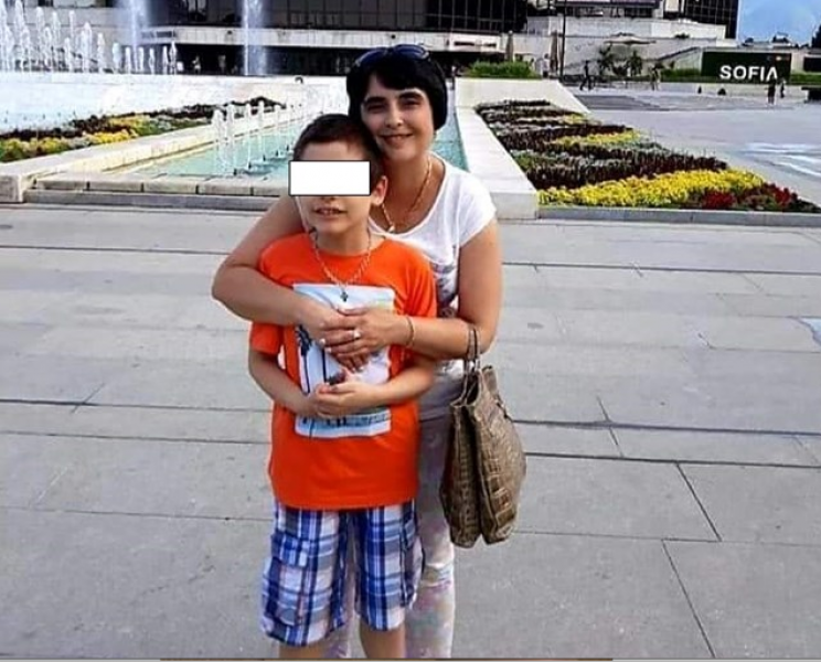 Събират дарения за сина на  починалата от COVID-19 д-р Илияна Иванова