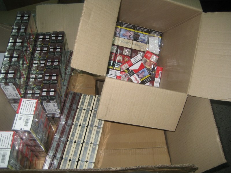 Митничари задържаха над 20 000 кутии с цигари