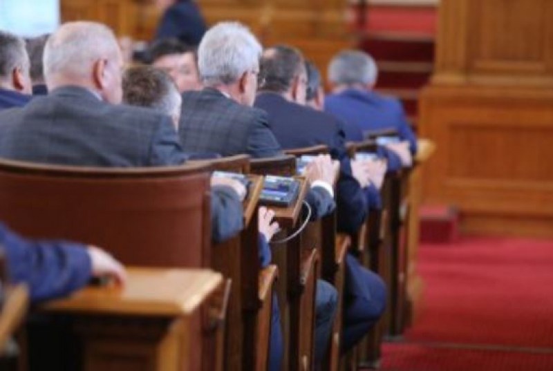 Приеха закона за държавните бензиностанции