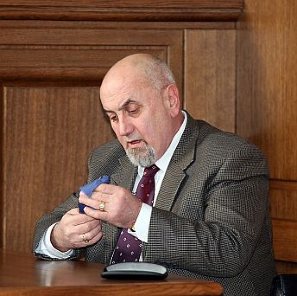 Издъхна бивш наш министър