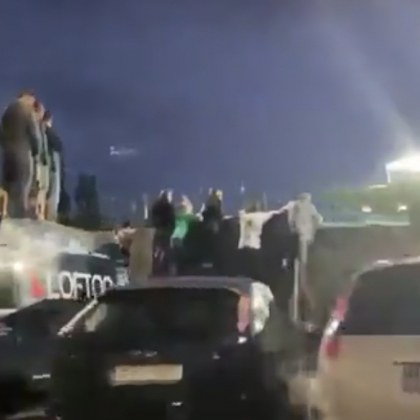 Запалянковци намериха начин да пренебрегнат забраната за публика на мач СНИМКИ