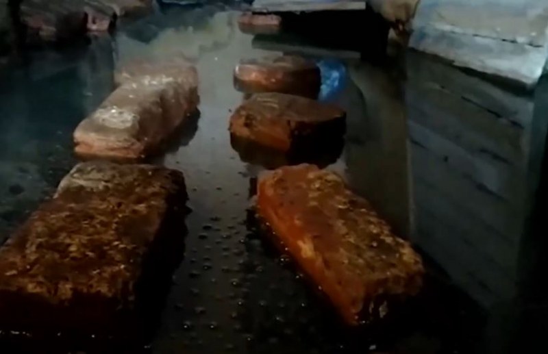 Лоша комбинация: Наводнено мазе, кабели... ток!