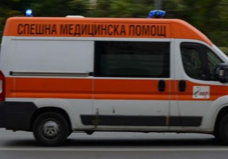 Малко дете пострада в катастрофа между две коли