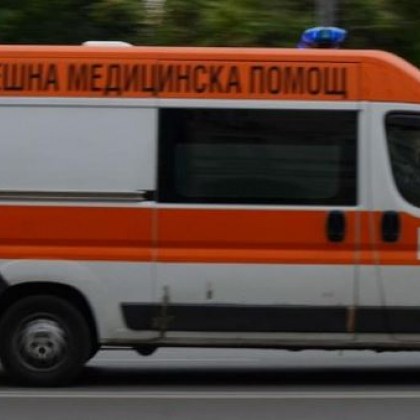 Малко дете пострада в катастрофа между две коли