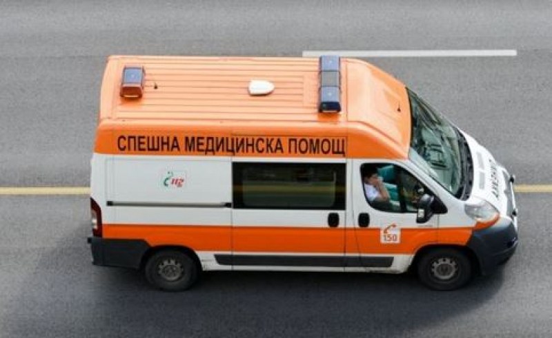 Влекач блъсна и уби шофьор на спряла кола на АМ 