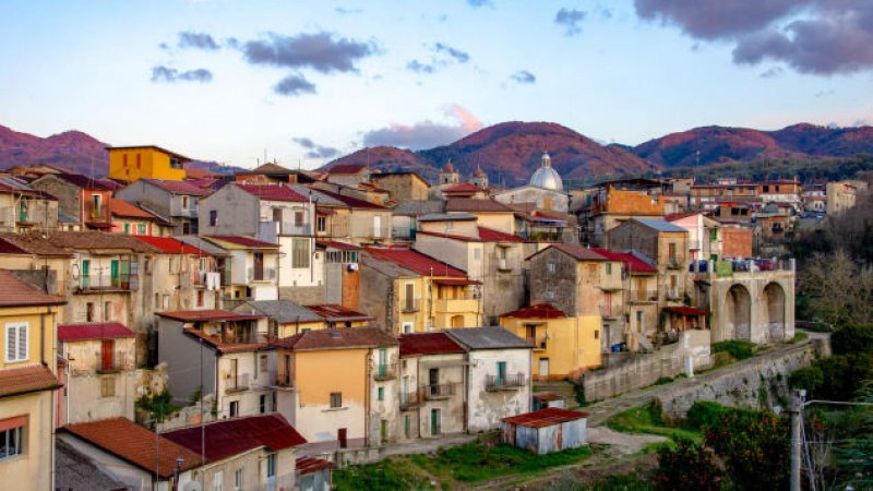 Италианското градче, изчистено от Covid-19, предлага къщи по 1 евро