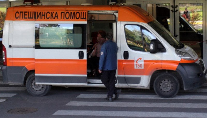18-годишен с БМВ потроши мъж в Асеновград и избяга!