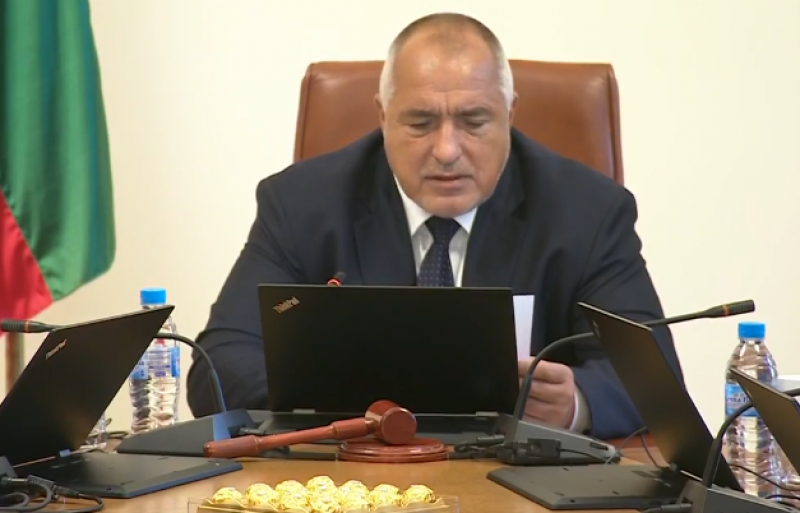Бойко Борисов се забавлява с монтаж за него  ВИДЕО