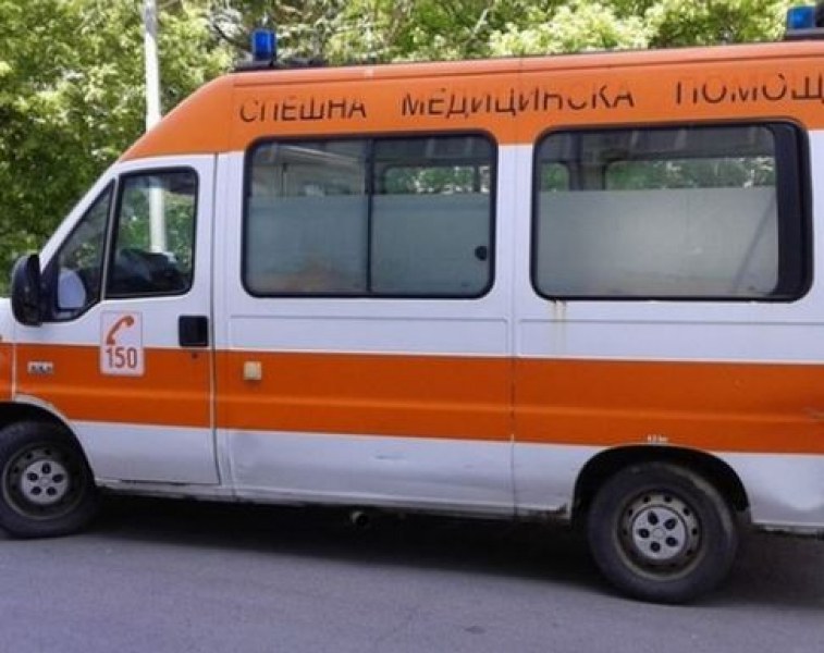 Кола блъсна и счупи ръката на 3-годишно дете!