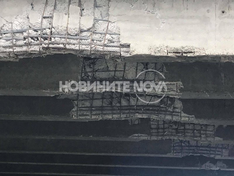 Шофьор, натоварил багер, изкърти мост  ВИДЕО