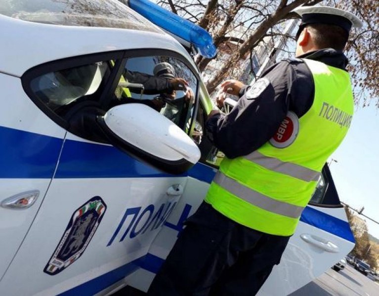 Заради новите правила: Полицията ще събира глоби и през уикенда