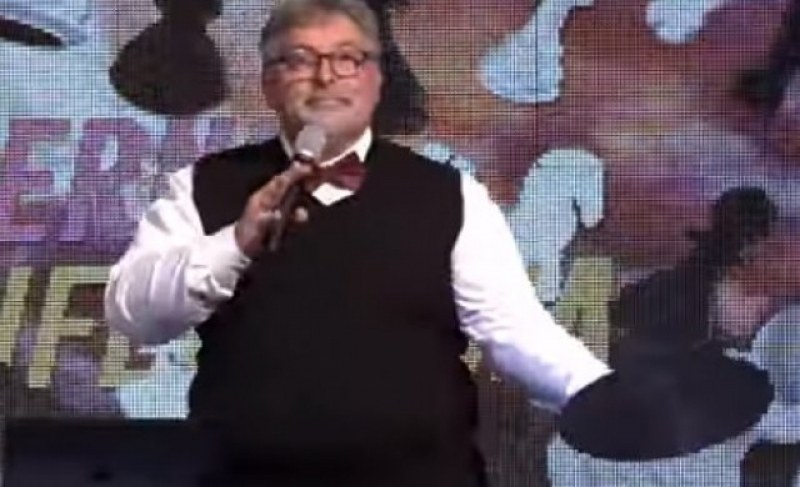 Като не може в църква, правим я бар! А Библиите стават подноси... ВИДЕО
