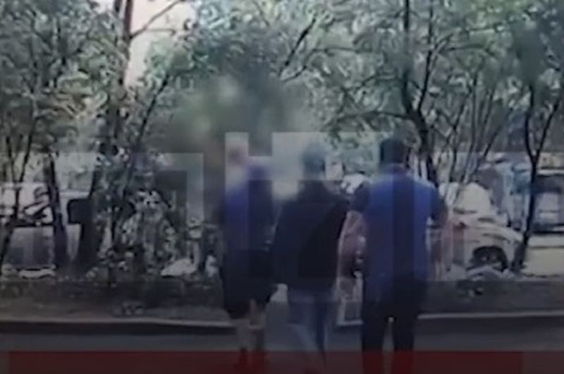 Трима мъже изтръгнаха 5-годишно момче от майка му и изчезнаха ВИДЕО