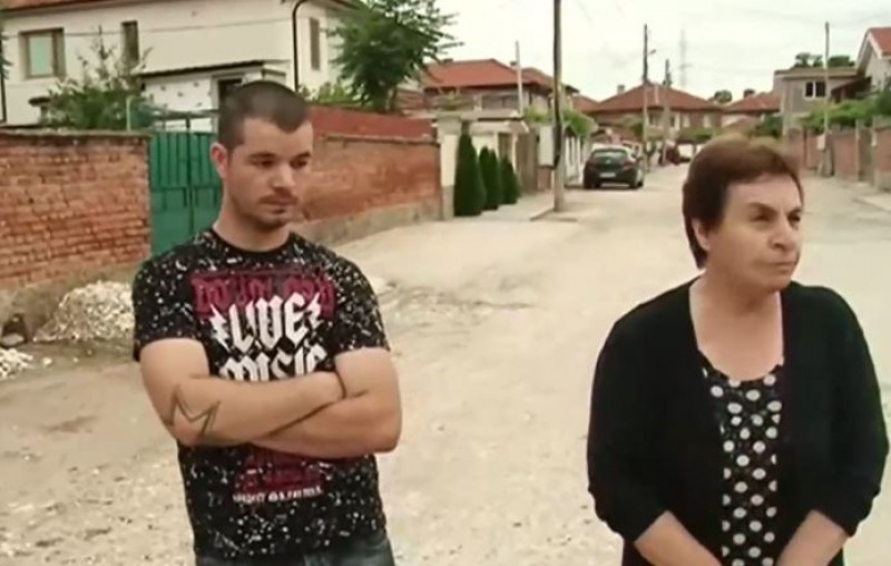 Психичноболен напада хора с метални пръти в Раковски